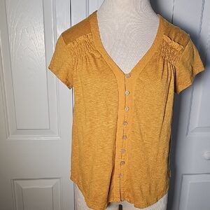URBAN Romantics Golden Mustard  Button-Down Shirt With Cap Sleeves.‎ Small